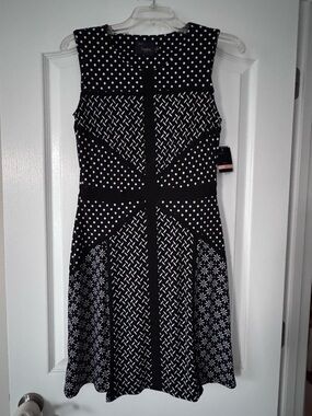 NWT Just Taylor Women’s Black & White Patterned Sleeveless Dress Size 2